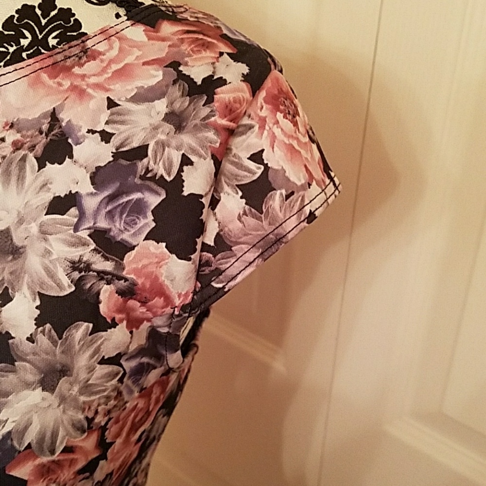 Beautiful floral dress - Picture 5 of 8